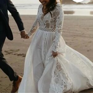 Source Unknown Cream V-Neck Bishop Sleeve Bridal Gown